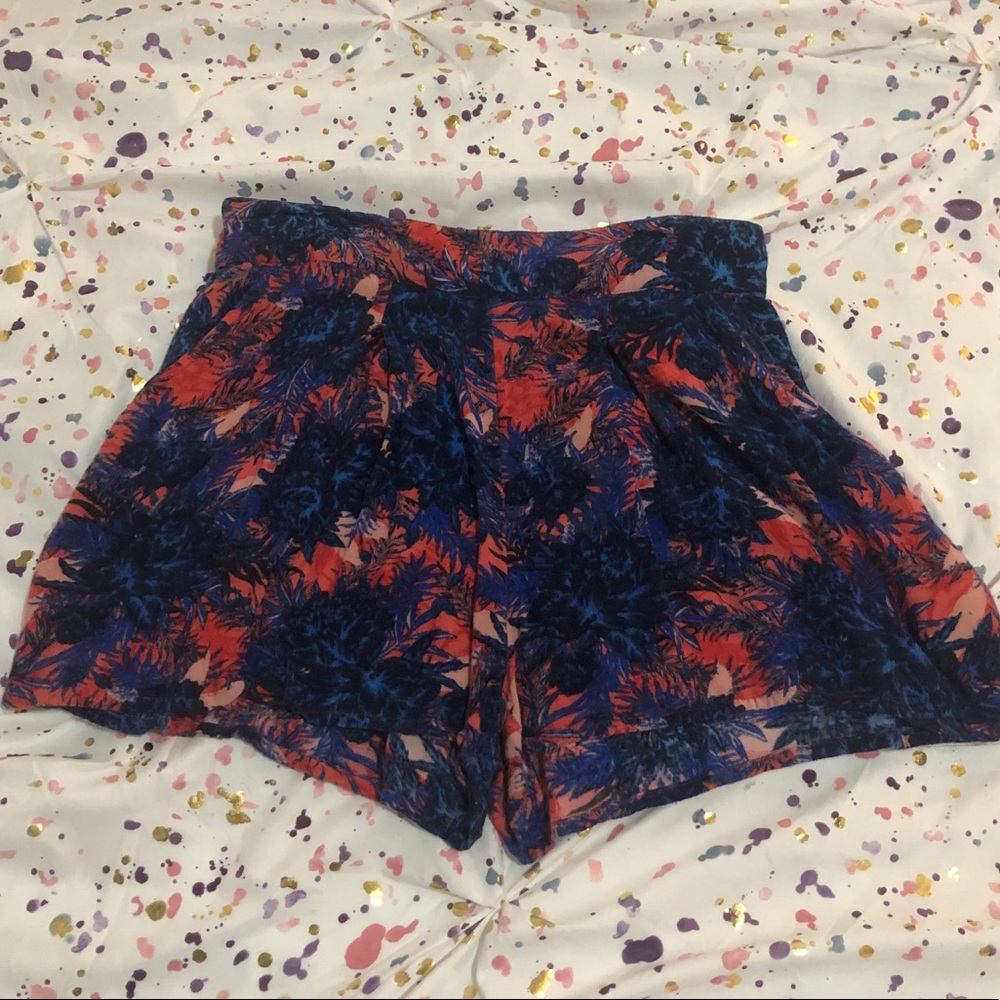 Roxy Tropical Shorts 🌺 - Picture 1 of 14